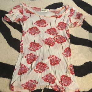 Soft flowered tee with puff sleeves !